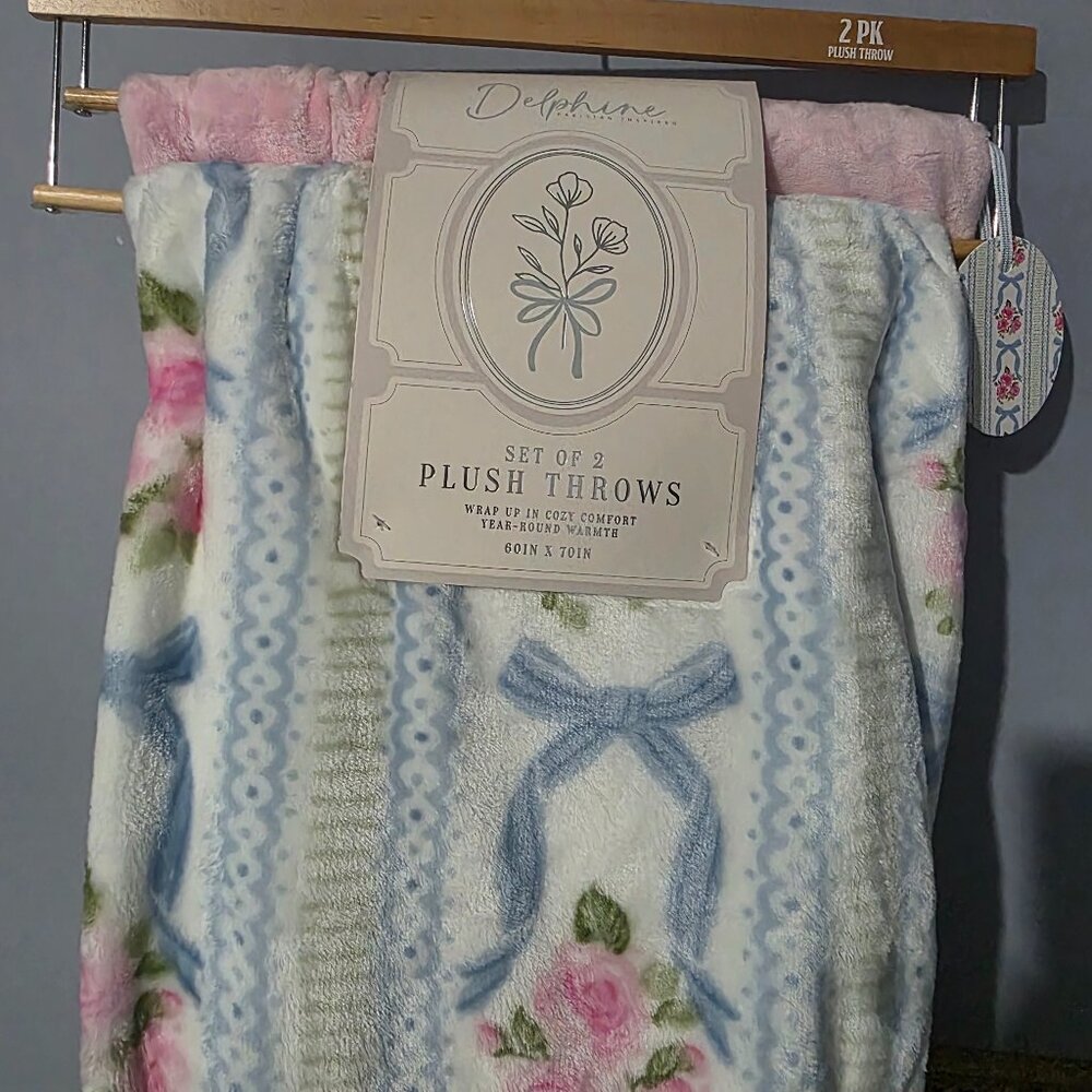 Beautiful Set of 2 Plush Throw